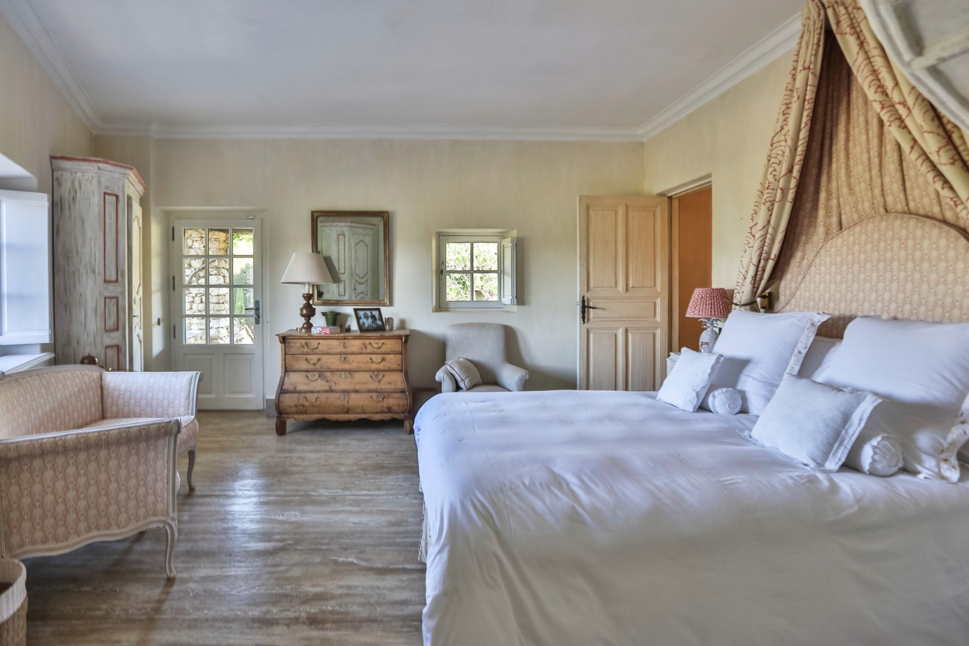 house 11 Rooms for seasonal rent on OPPEDE (84580)