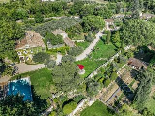 house 11 Rooms for seasonal rent on OPPEDE (84580)