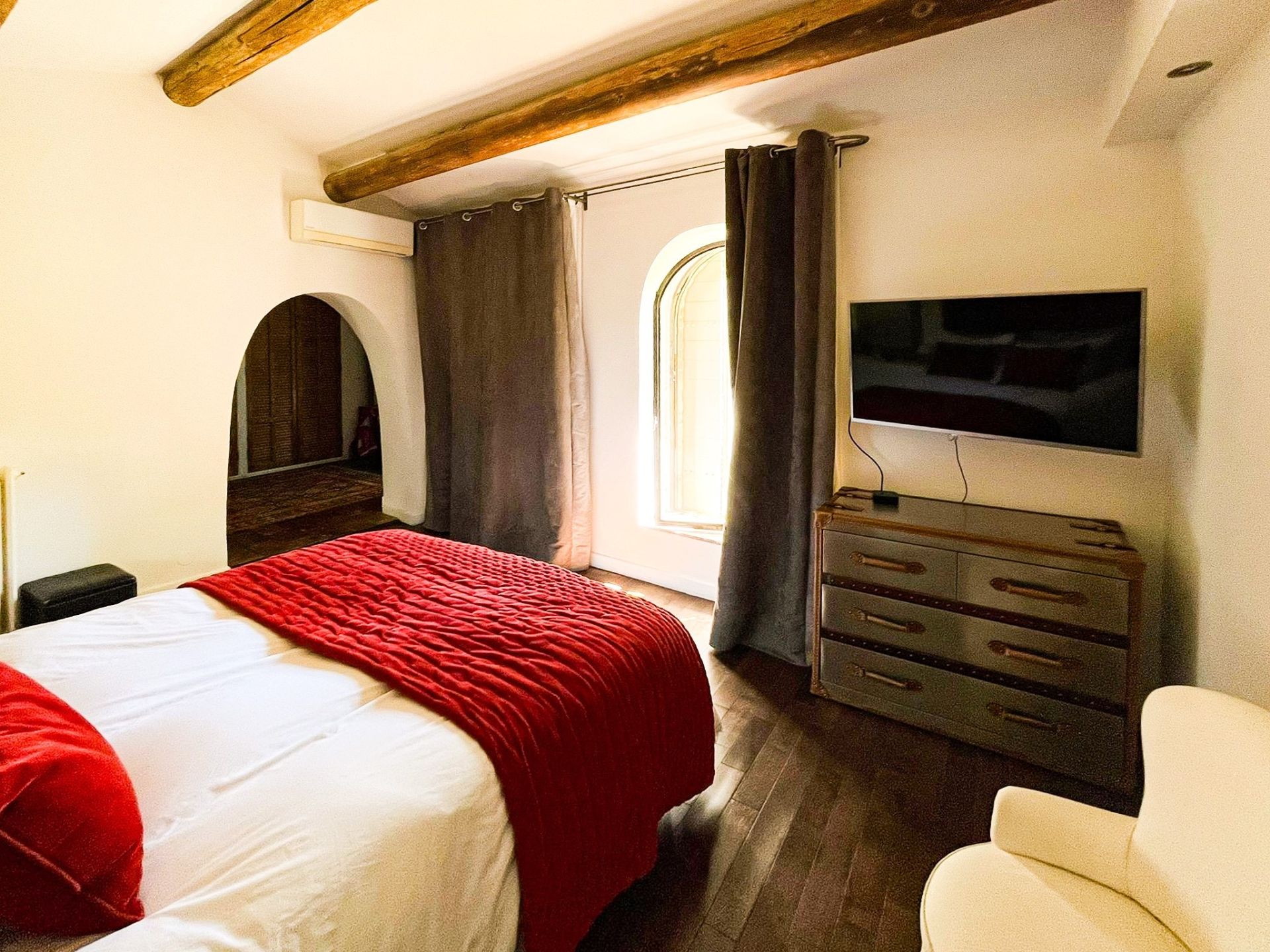 maison 12 Pièces en vente sur ALTHEN DES PALUDS (84210)