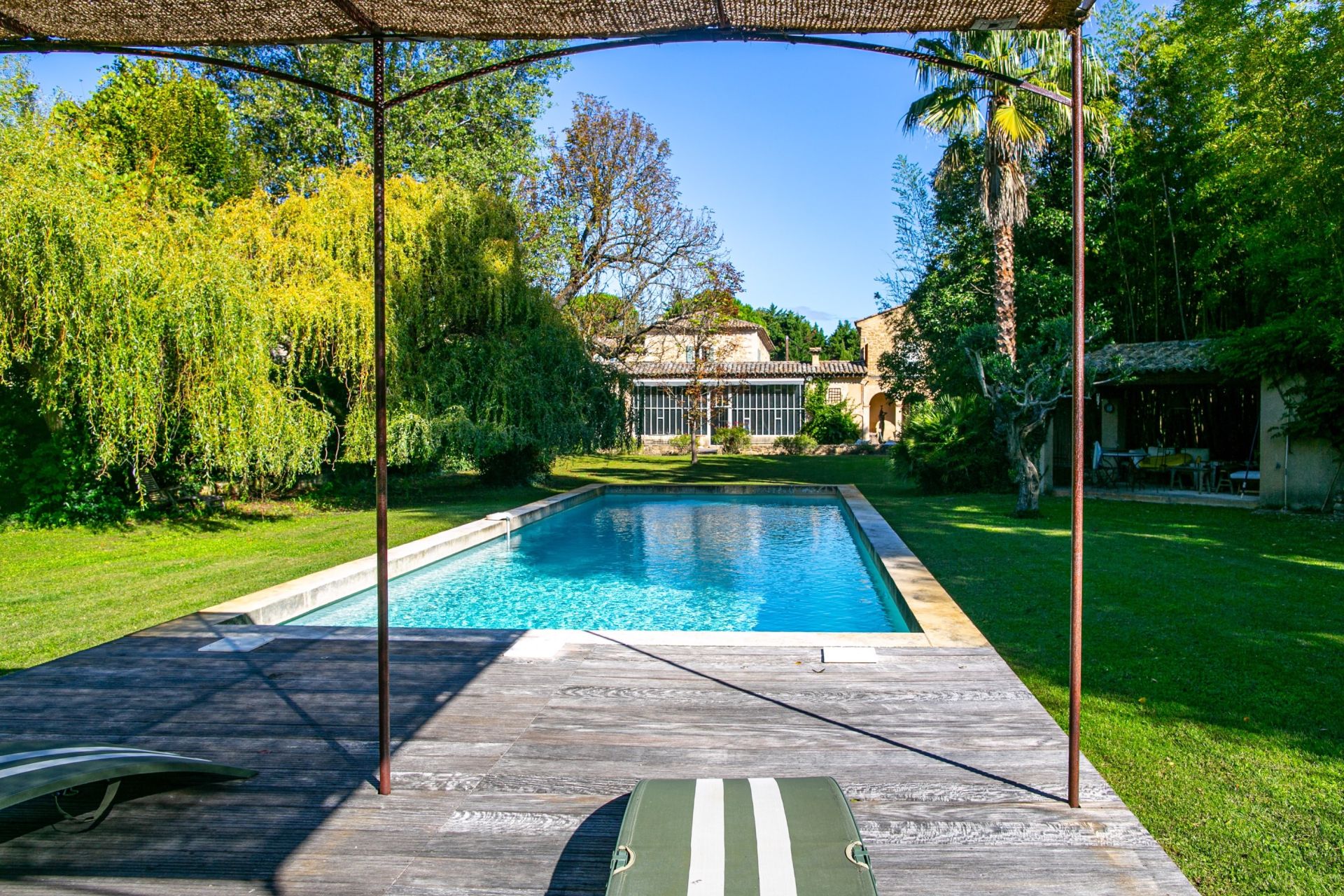 maison 12 Pièces en vente sur ALTHEN DES PALUDS (84210)