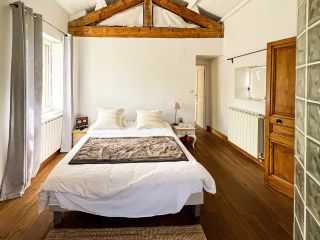 maison 12 Pièces en vente sur ALTHEN DES PALUDS (84210)