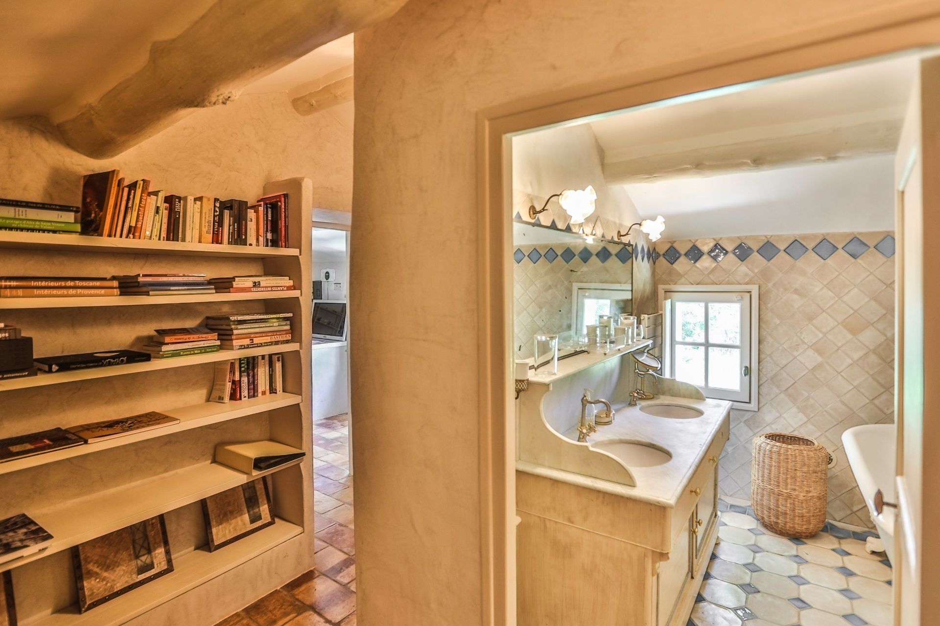 house 11 Rooms for sale on CAROMB (84330)