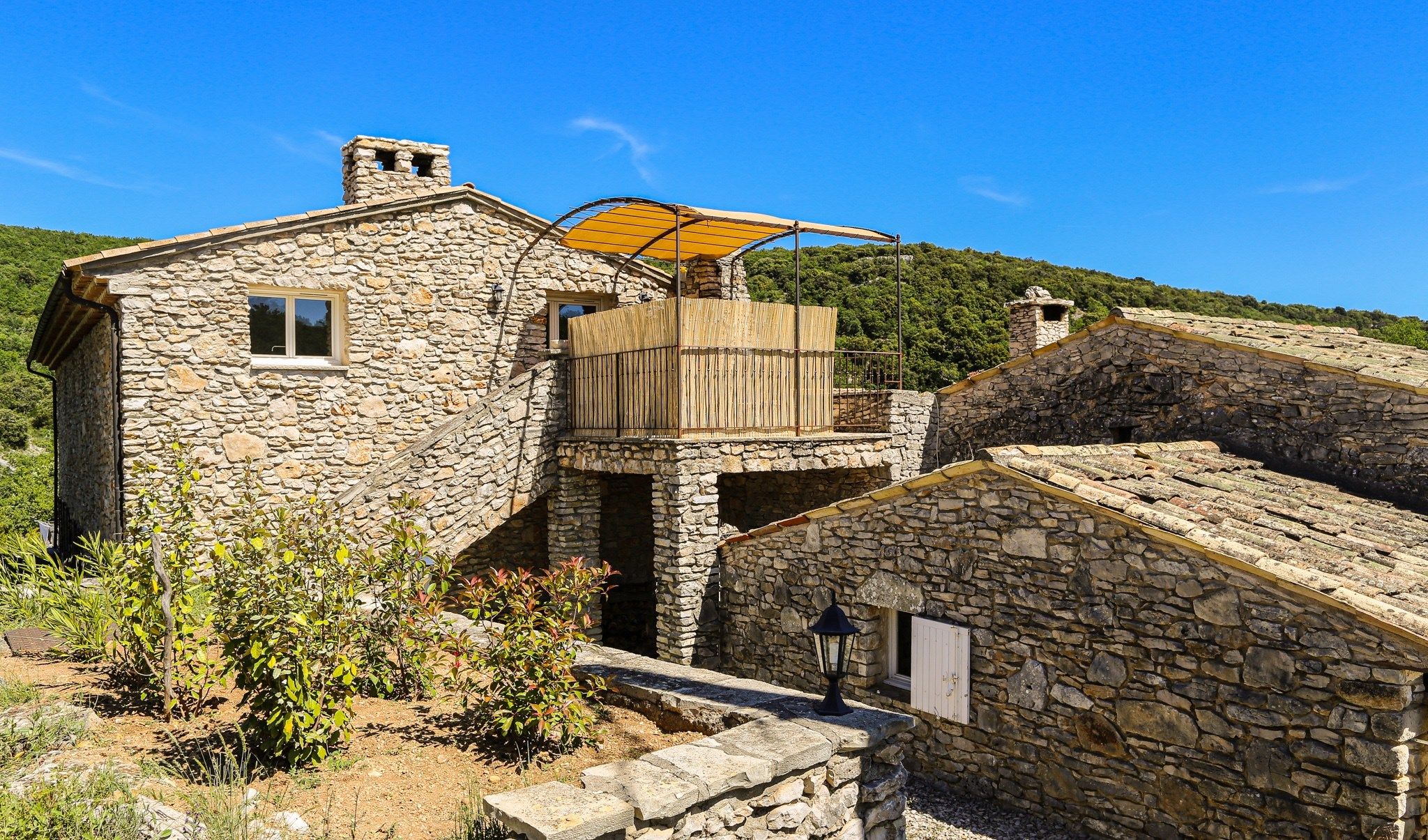 house 20 Rooms for sale on SIMIANE LA ROTONDE (04150)