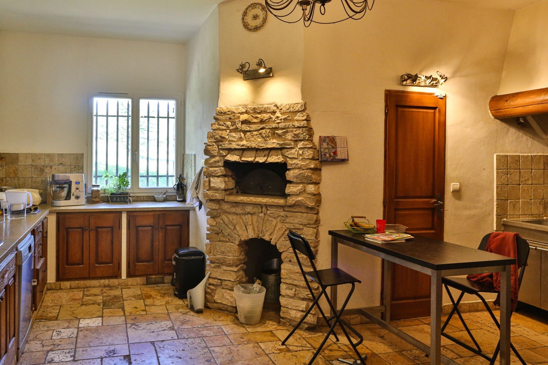 house 20 Rooms for sale on SIMIANE LA ROTONDE (04150)