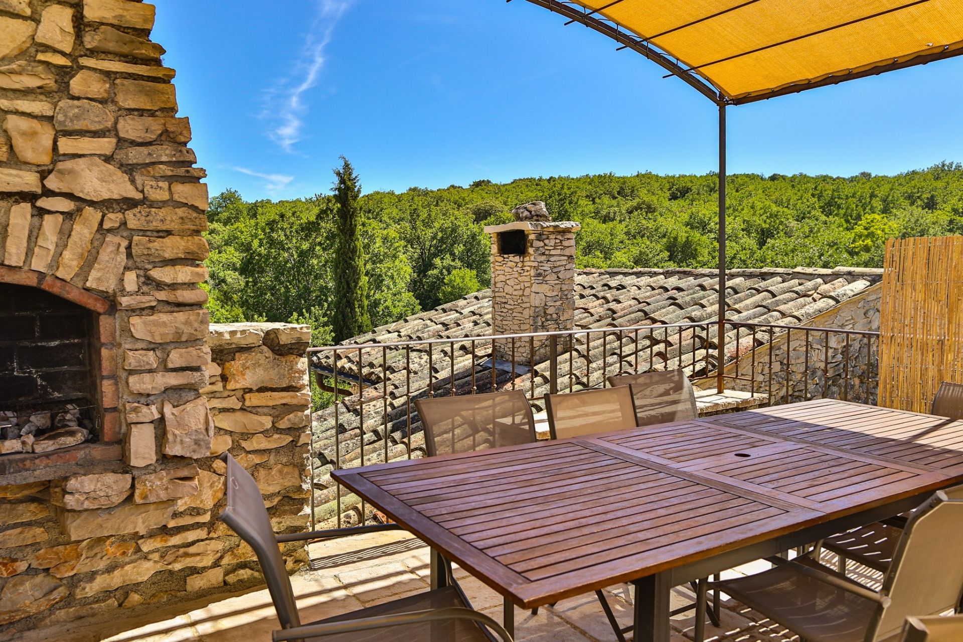 house 20 Rooms for sale on SIMIANE LA ROTONDE (04150)