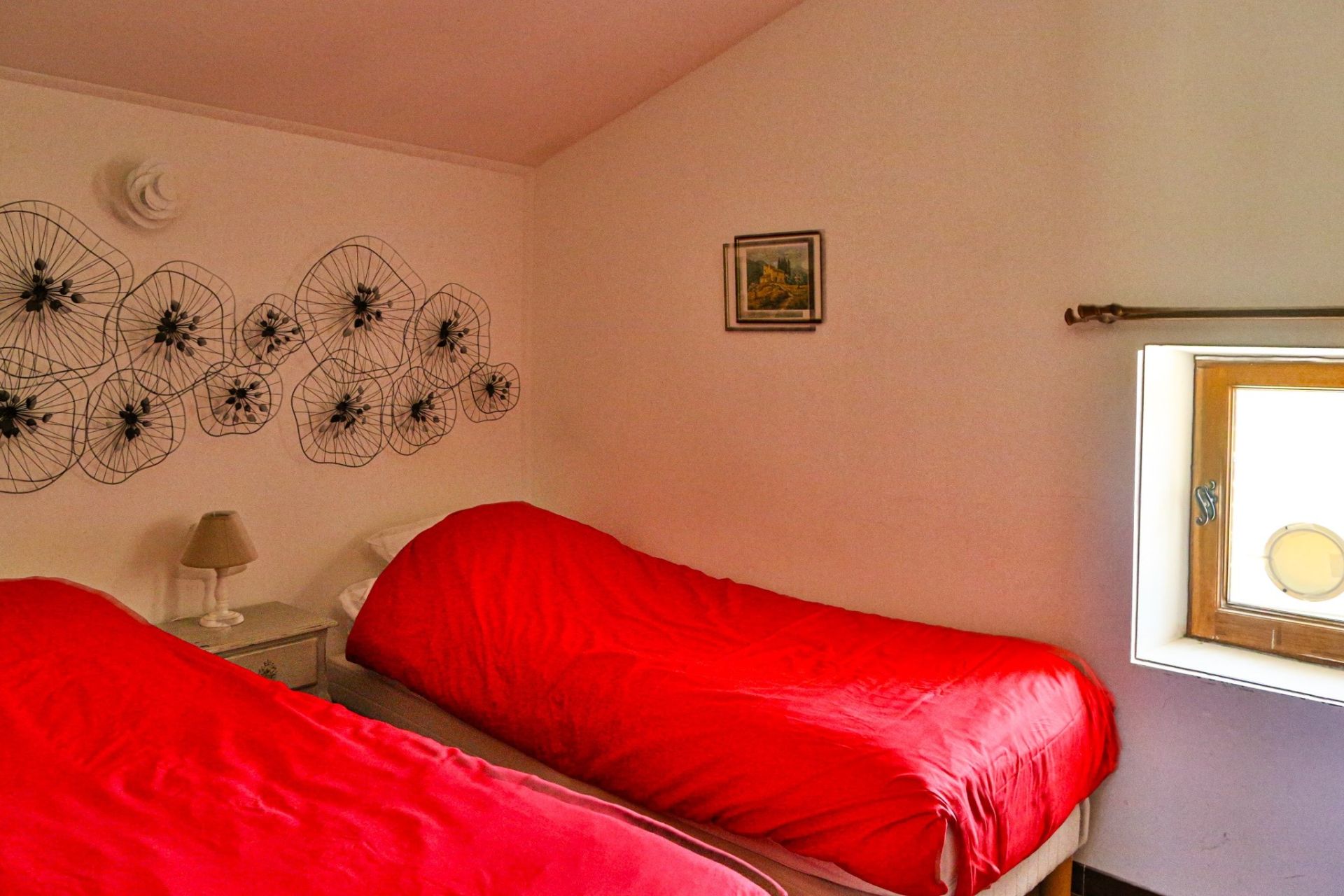 house 20 Rooms for sale on SIMIANE LA ROTONDE (04150)