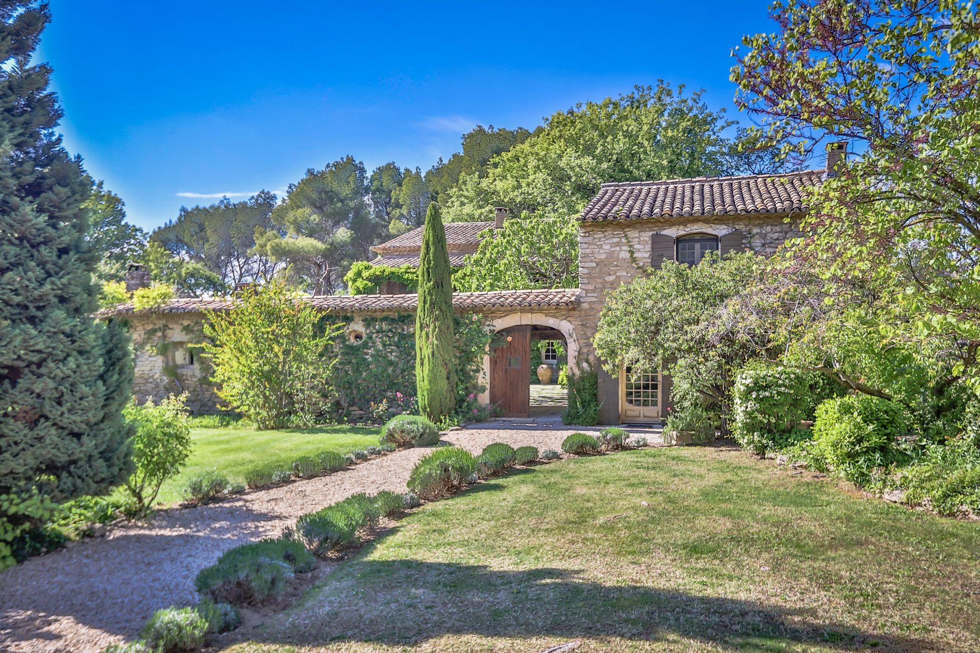 maison 11 Pièces en vente sur OPPEDE (84580)