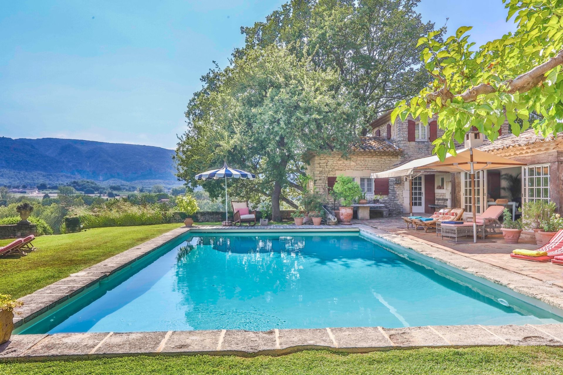 maison 11 Pièces en vente sur OPPEDE (84580)