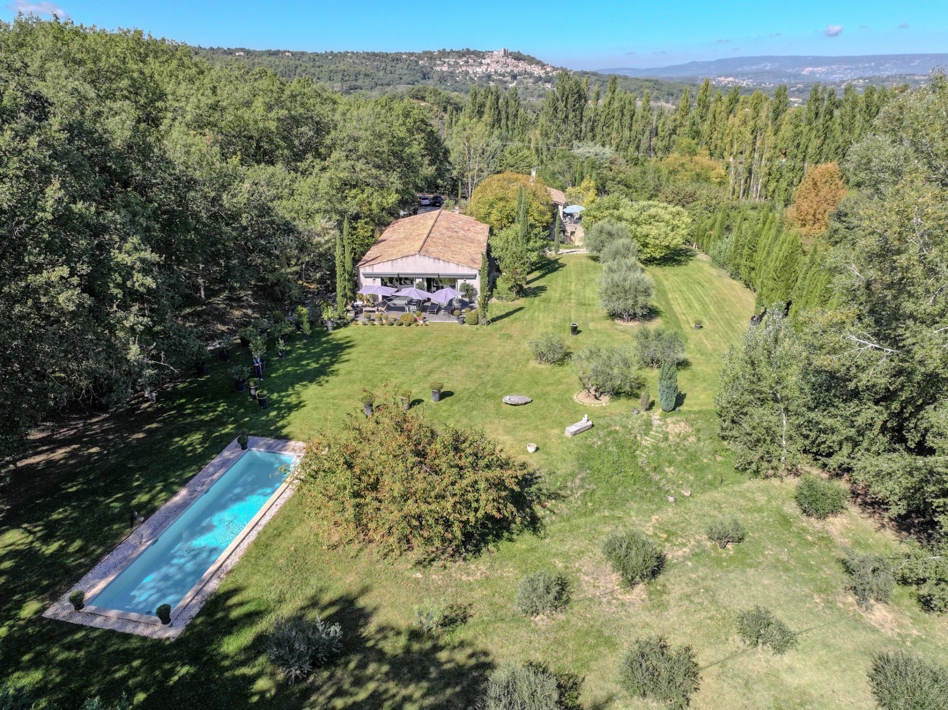 maison 10 Pièces en vente sur BONNIEUX (84480)