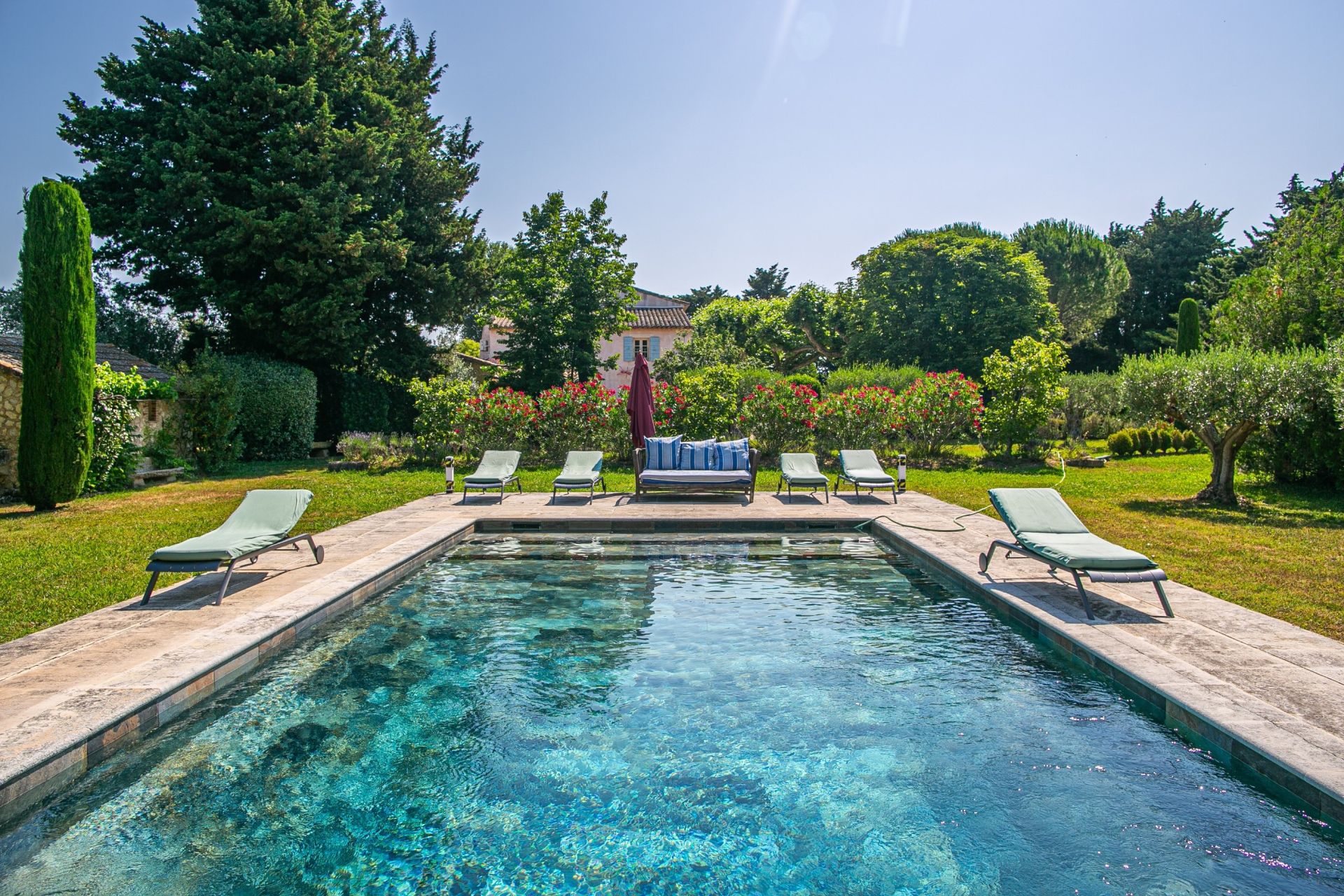 house 15 Rooms for sale on LES VIGNERES (84300)