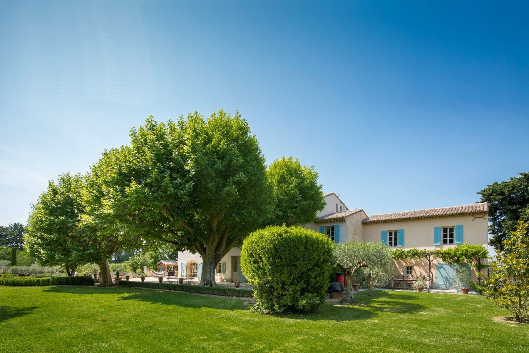 house 15 Rooms for sale on LES VIGNERES (84300)