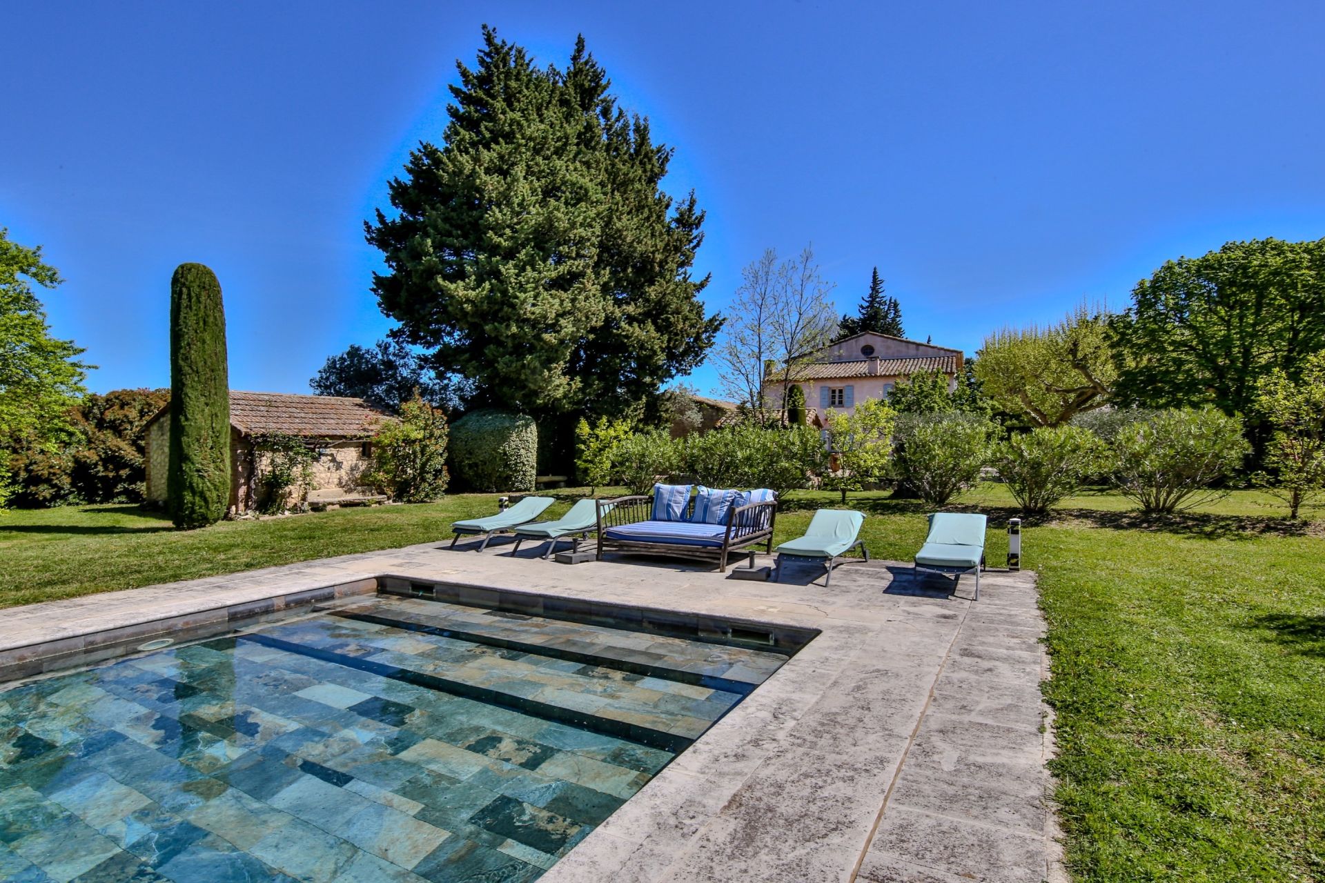 house 15 Rooms for sale on L ISLE SUR LA SORGUE (84800)