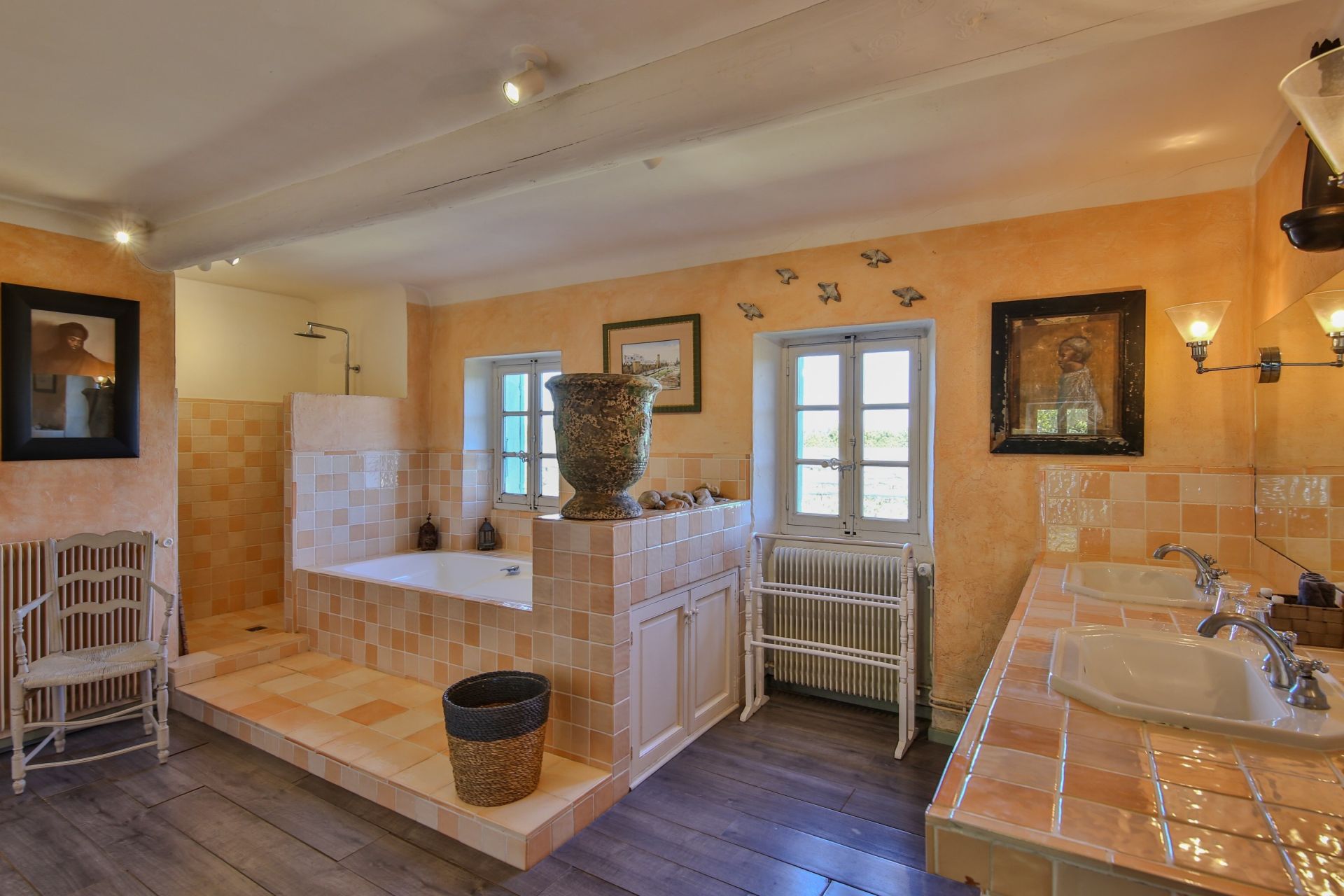 house 15 Rooms for sale on L ISLE SUR LA SORGUE (84800)