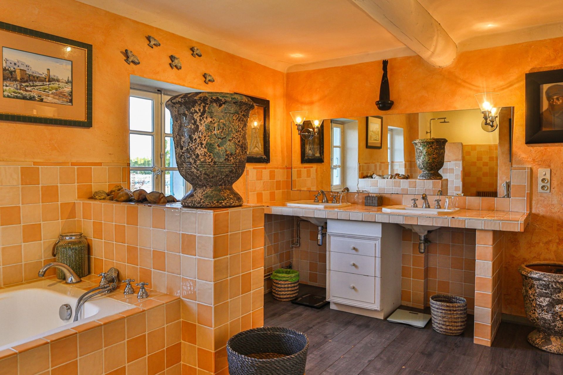 house 15 Rooms for sale on LES VIGNERES (84300)