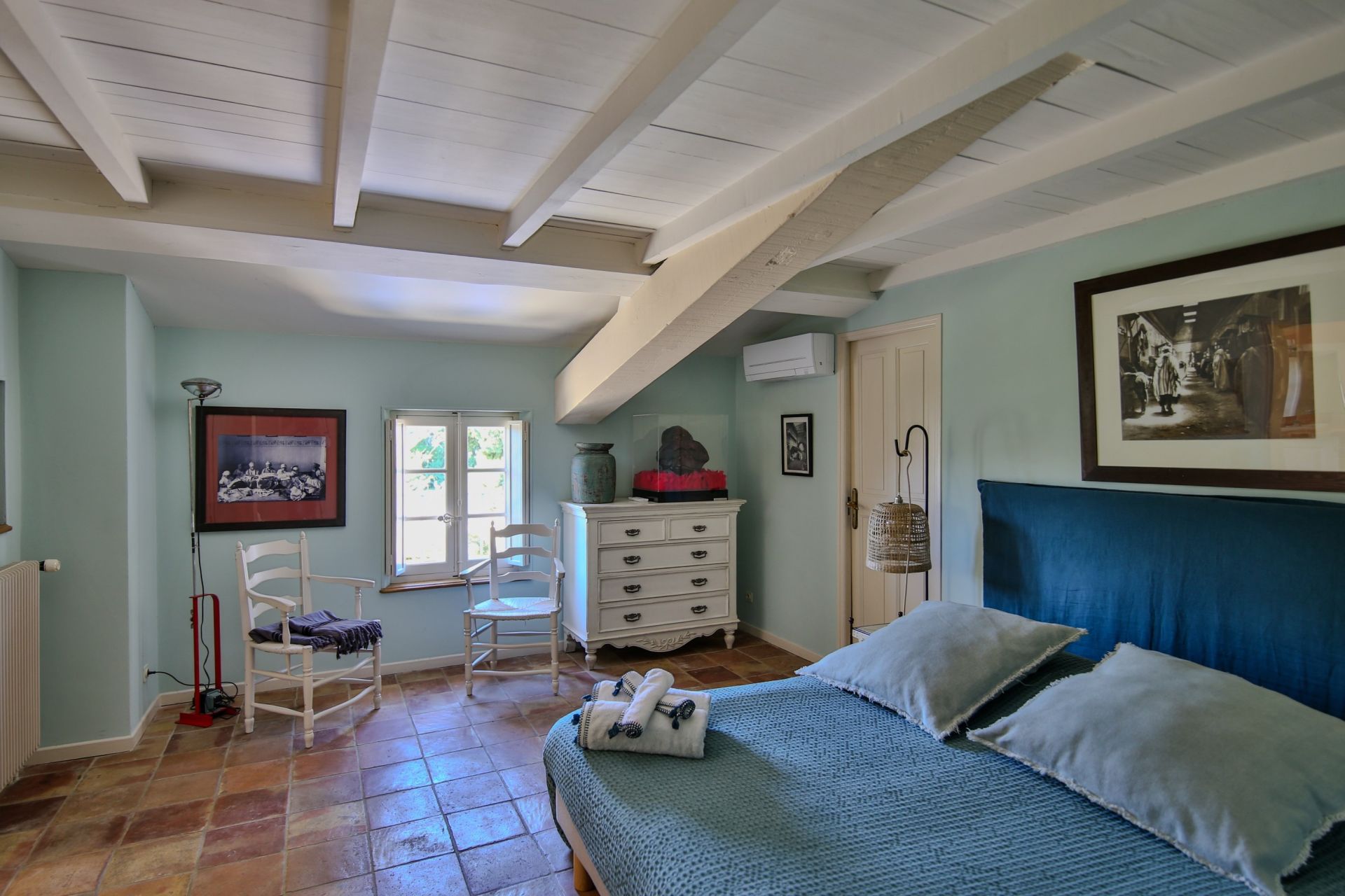 house 15 Rooms for sale on L ISLE SUR LA SORGUE (84800)