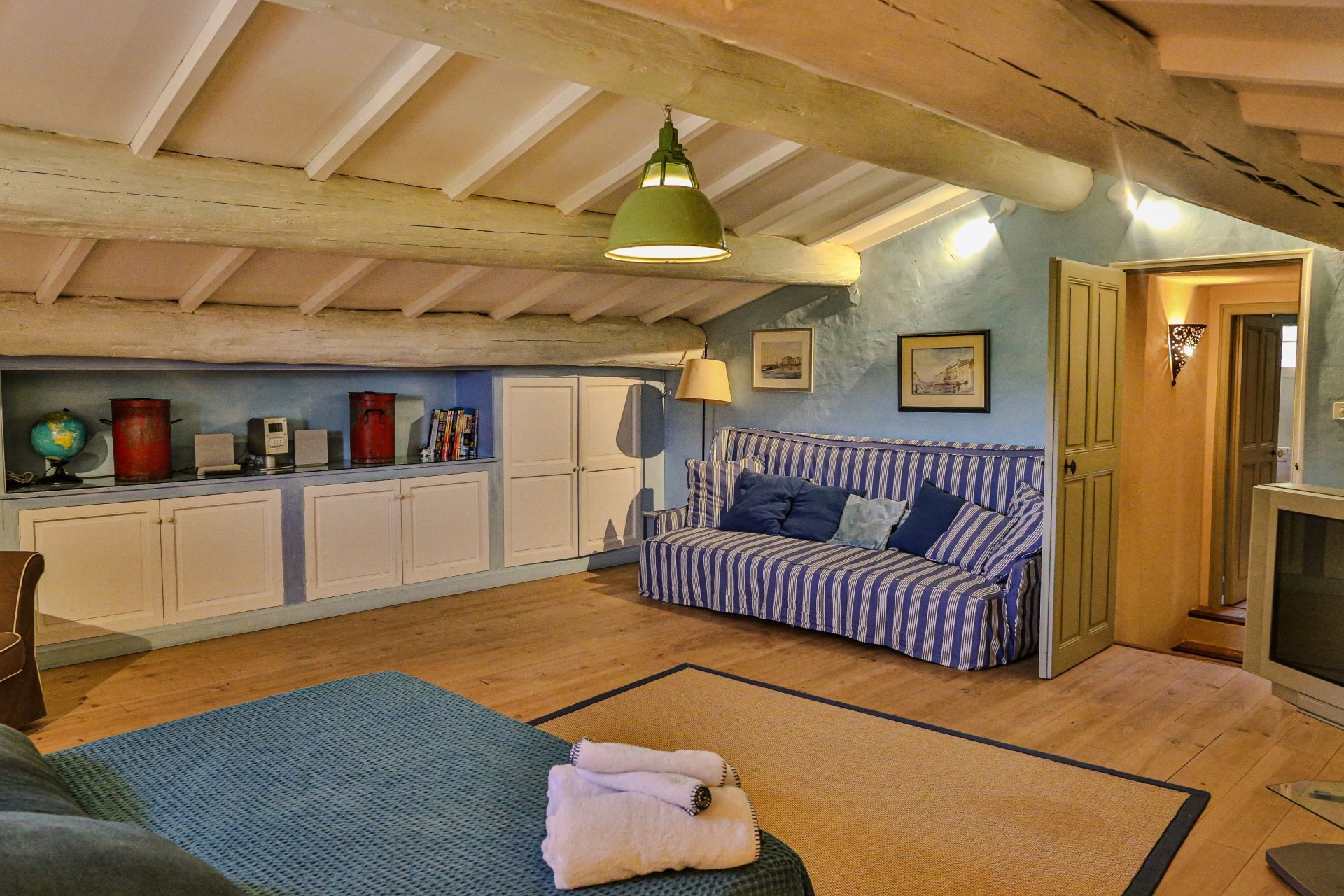 house 15 Rooms for sale on L ISLE SUR LA SORGUE (84800)