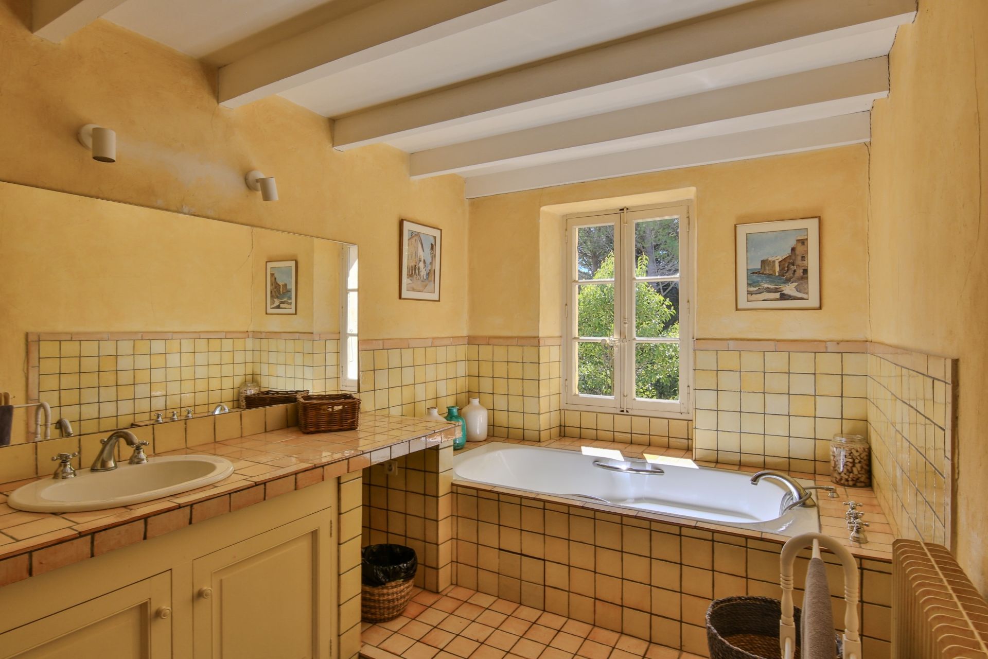 house 15 Rooms for sale on L ISLE SUR LA SORGUE (84800)