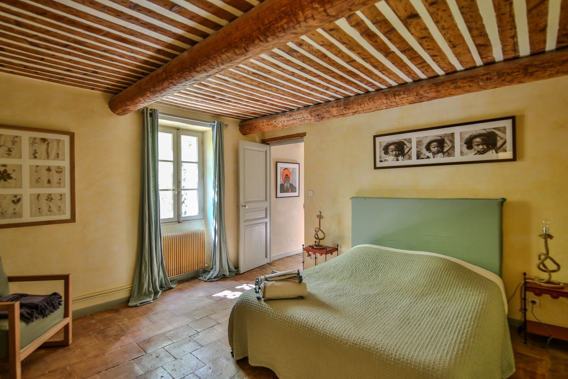 house 15 Rooms for sale on L ISLE SUR LA SORGUE (84800)