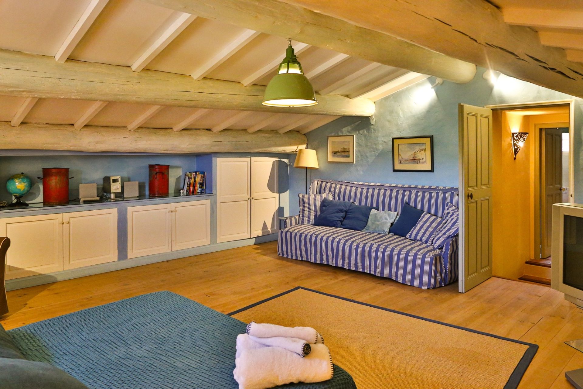 house 15 Rooms for sale on LES VIGNERES (84300)