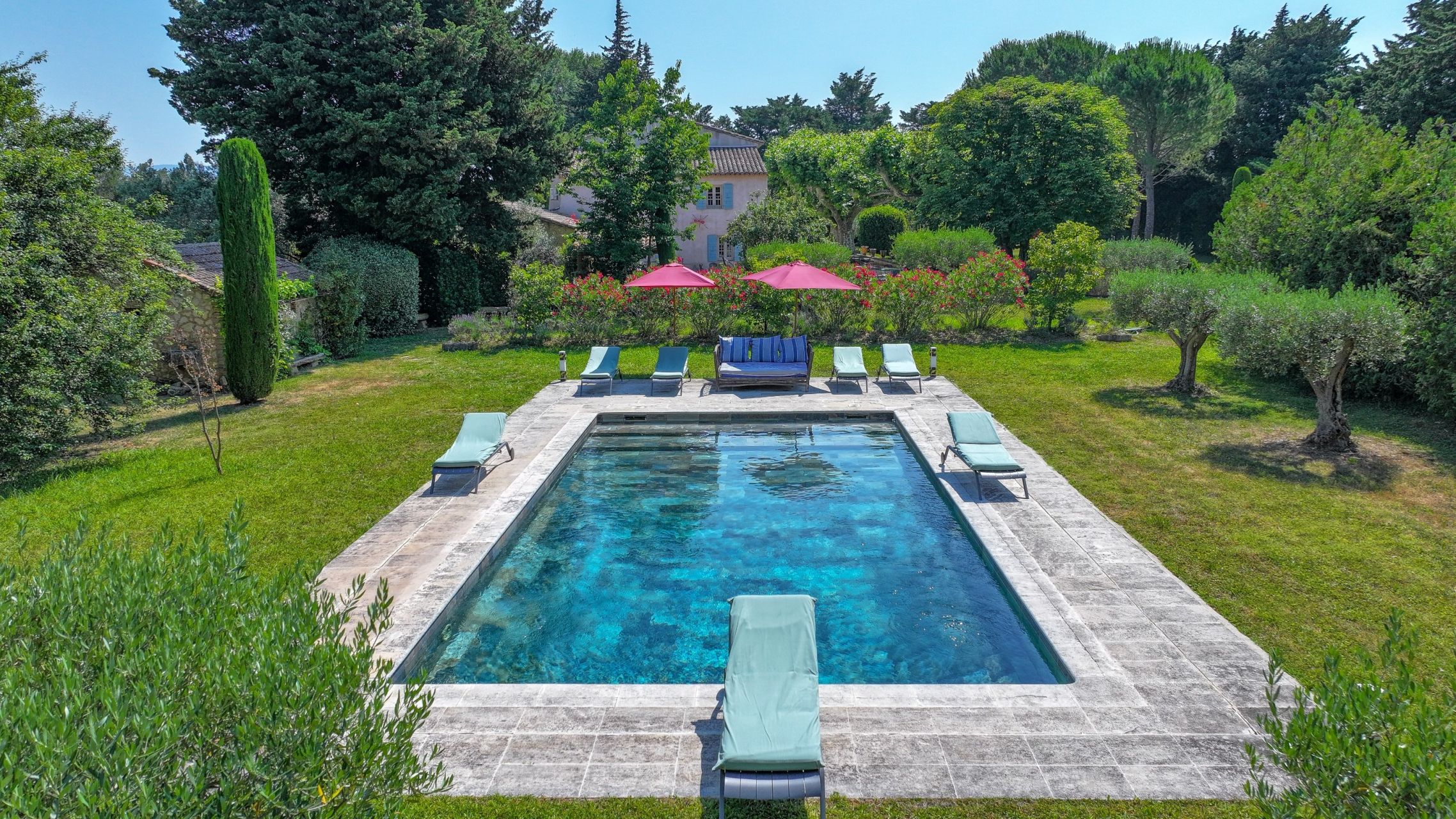 house 15 Rooms for sale on LES VIGNERES (84300)