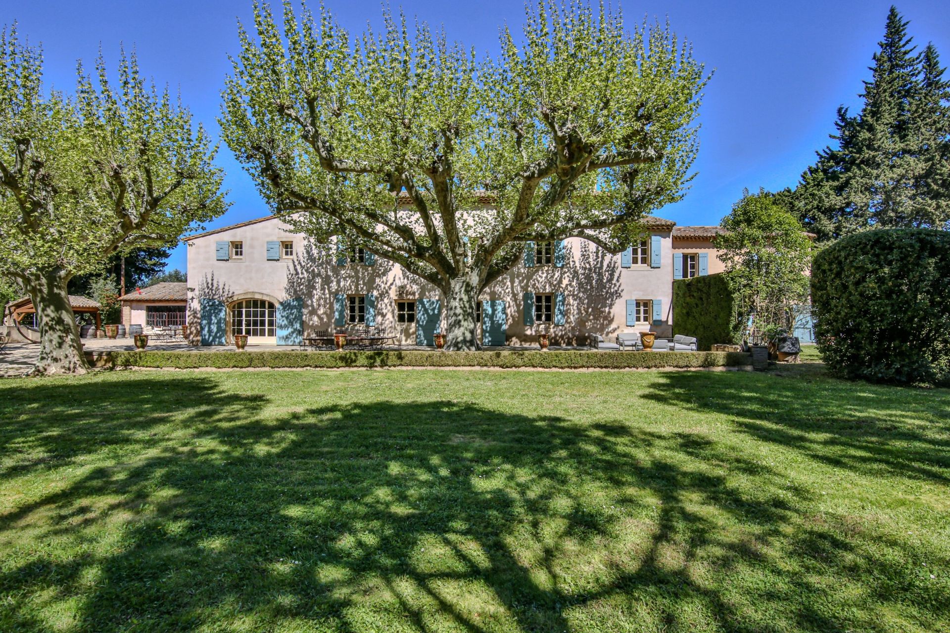 maison 15 Pièces en vente sur L ISLE SUR LA SORGUE (84800)