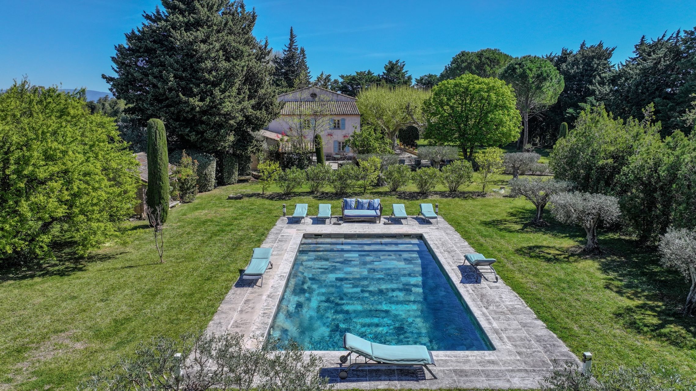 house 15 Rooms for sale on L ISLE SUR LA SORGUE (84800)