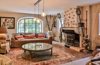 house 15 Rooms for sale on LES VIGNERES (84300)