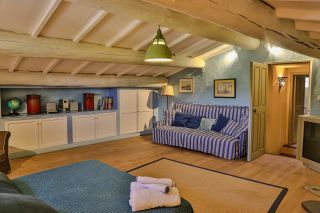 house 15 Rooms for sale on LES VIGNERES (84300)