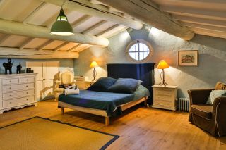 house 15 Rooms for sale on LES VIGNERES (84300)