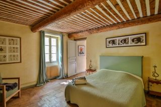 house 15 Rooms for sale on L ISLE SUR LA SORGUE (84800)