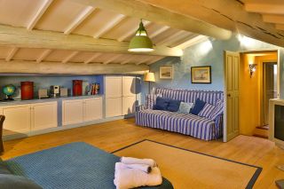 house 15 Rooms for sale on LES VIGNERES (84300)