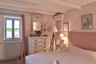 house 15 Rooms for sale on LES VIGNERES (84300)