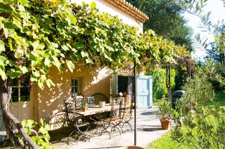 house 15 Rooms for sale on LES VIGNERES (84300)