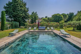 house 15 Rooms for sale on LES VIGNERES (84300)