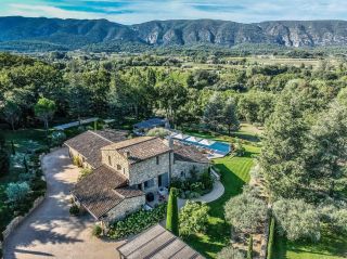 house 8 Rooms for seasonal rent on OPPEDE (84580)