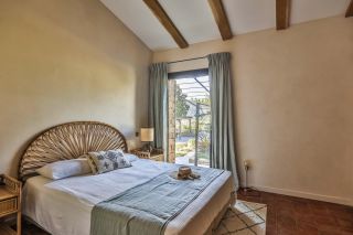 house 8 Rooms for seasonal rent on OPPEDE (84580)