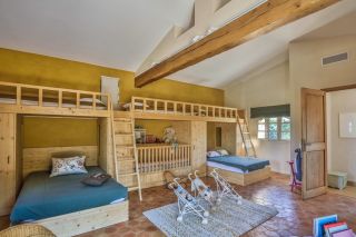 house 8 Rooms for seasonal rent on OPPEDE (84580)