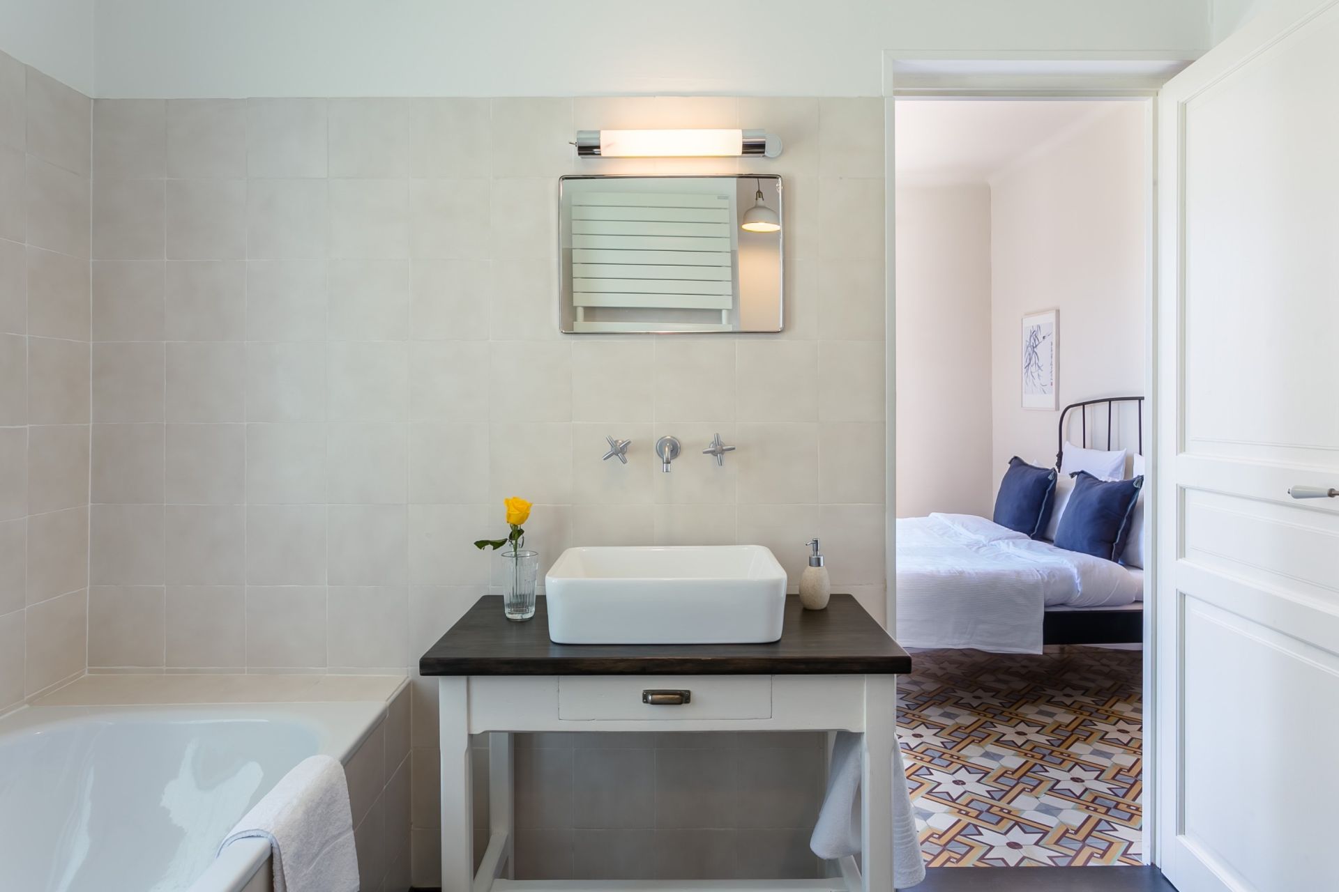 house 12 Rooms for sale on L ISLE SUR LA SORGUE (84800)