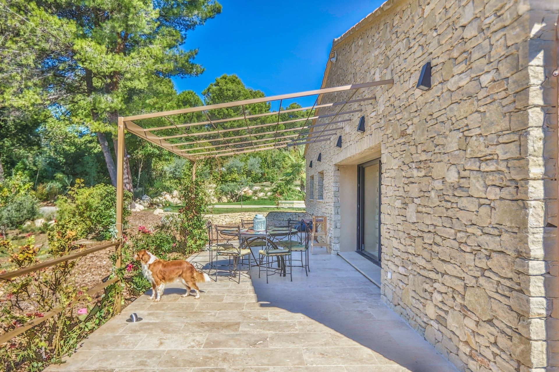 house 6 Rooms for sale on SAUMANE DE VAUCLUSE (84800)