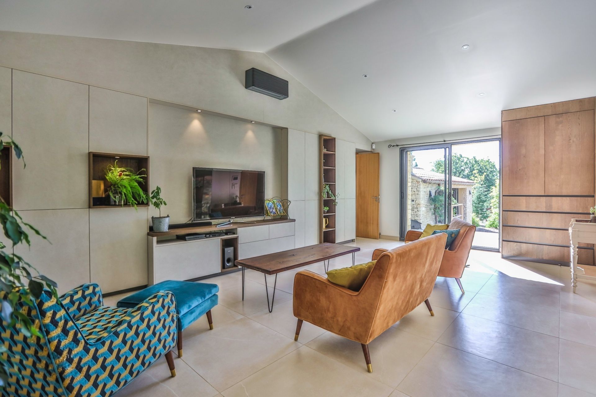 house 6 Rooms for sale on SAUMANE DE VAUCLUSE (84800)
