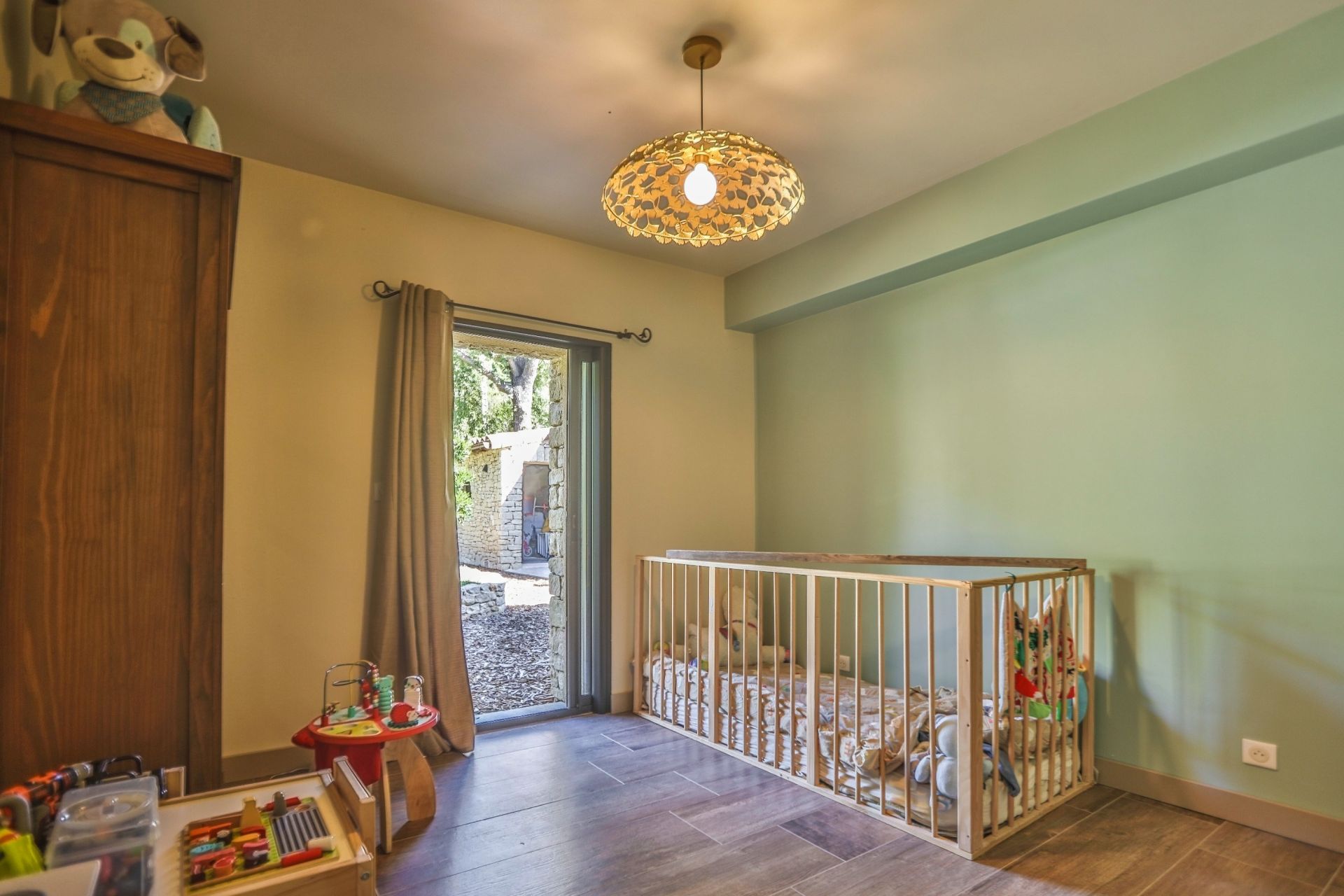 house 6 Rooms for sale on SAUMANE DE VAUCLUSE (84800)