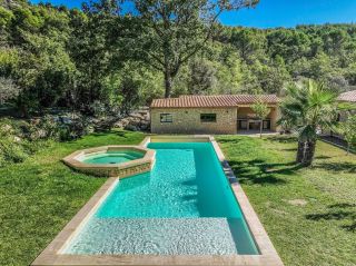 house 6 Rooms for sale on SAUMANE DE VAUCLUSE (84800)