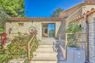 house 6 Rooms for sale on SAUMANE DE VAUCLUSE (84800)