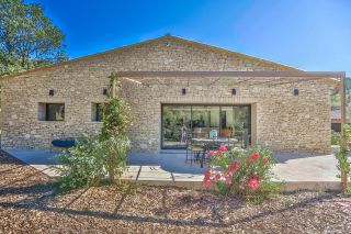 house 6 Rooms for sale on SAUMANE DE VAUCLUSE (84800)