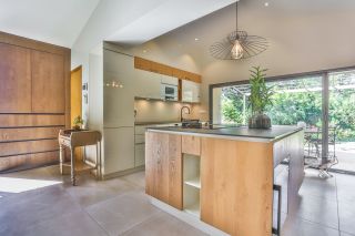 house 6 Rooms for sale on SAUMANE DE VAUCLUSE (84800)