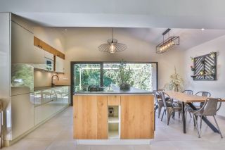 house 6 Rooms for sale on SAUMANE DE VAUCLUSE (84800)