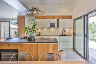 house 6 Rooms for sale on SAUMANE DE VAUCLUSE (84800)