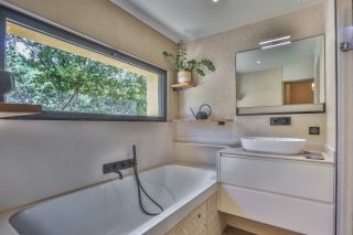 house 6 Rooms for sale on SAUMANE DE VAUCLUSE (84800)