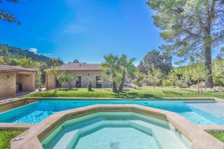 house 6 Rooms for sale on SAUMANE DE VAUCLUSE (84800)