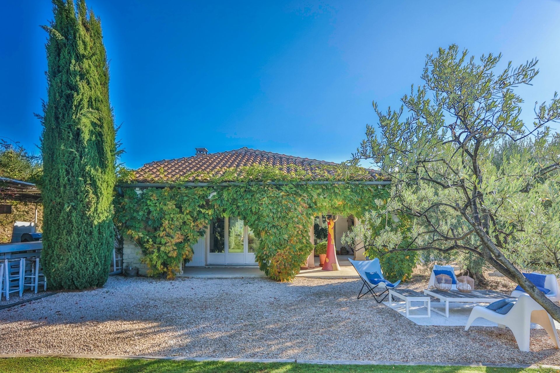 house 6 Rooms for sale on CAROMB (84330)